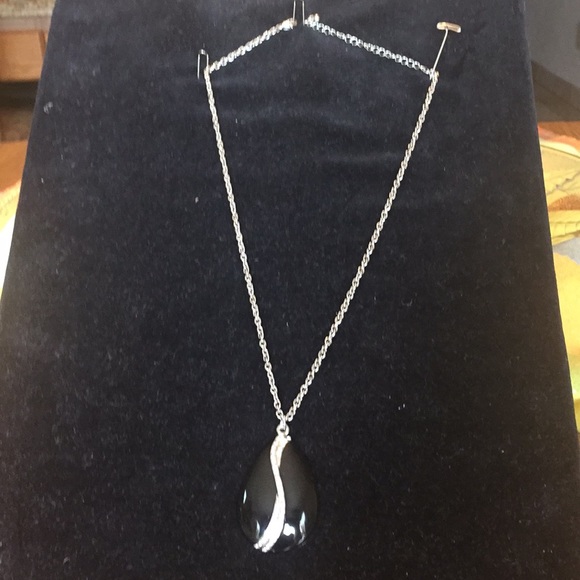 Simon Chang giftbox included necklace/earrings set - Picture 3 of 7